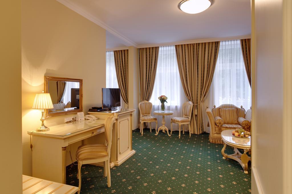 Hotel Saint Petersburg Карлові Вари Екстер'єр фото